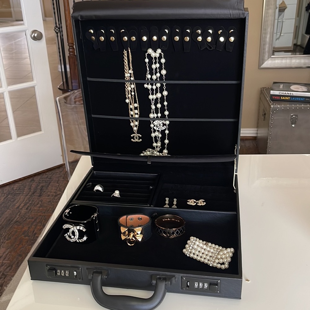 Jewelry Box With Code Black - Picture 13 of 14
